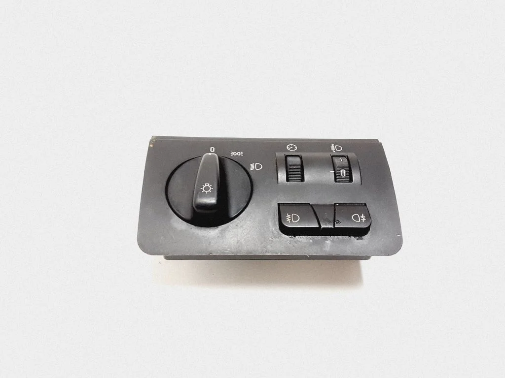 Light switch 8372204
