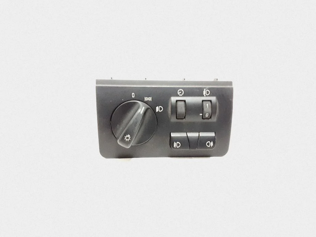 Light switch 8372204