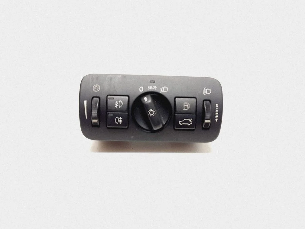 Light switch 30739415