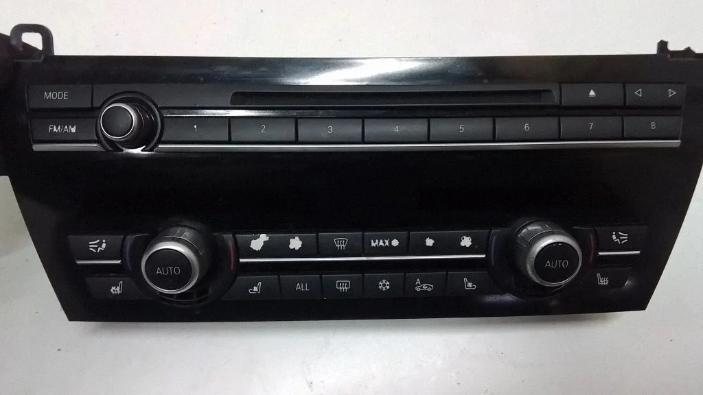 Climate control unit 9233644