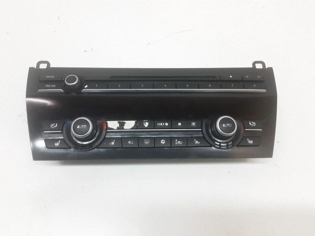 Gaisa kondicioniera/klimata/sildītāja vadības bloks (salonā) – BMW 7. sērija F01 F02 F03 F04 (2008-2016)