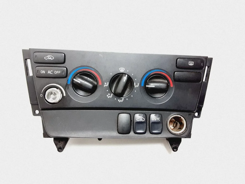Kliimaseadme/kütte juhtplokk (salongis) – Volvo V70 (2005-2008)
