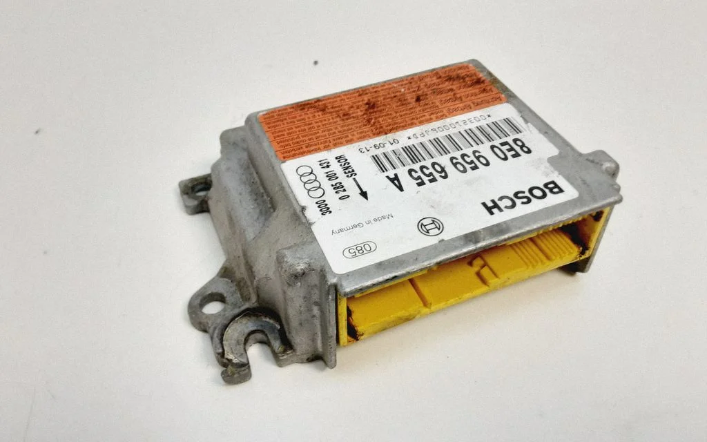 Drošības spilvenu vadības bloks 8E0959655A
