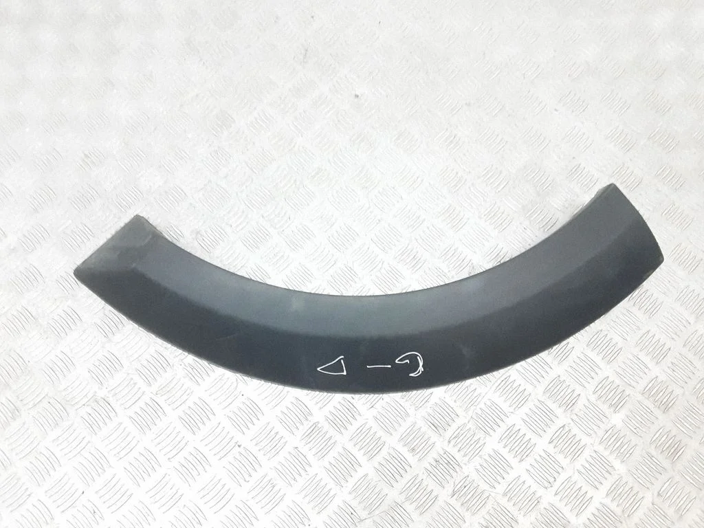 Rear arch trim DFK000055