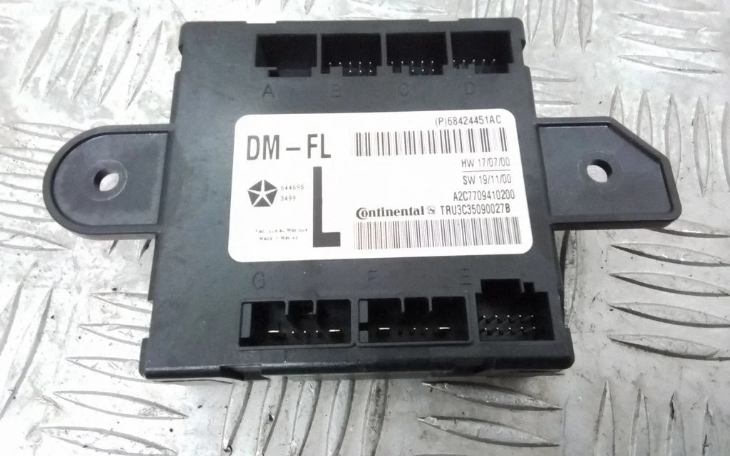 Door control unit/module 68424451AC