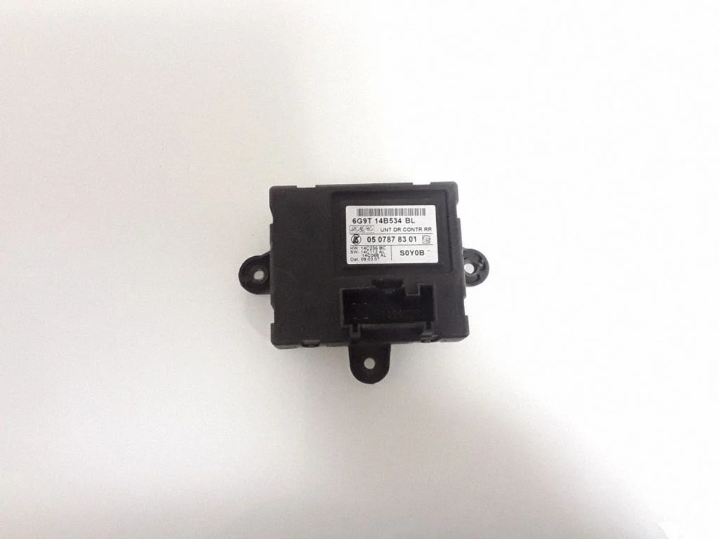 Durvju elektronikas vadības bloks – aizmugurējā labā