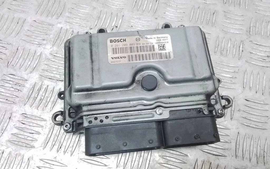 Dzinēja vadības bloks 8667577