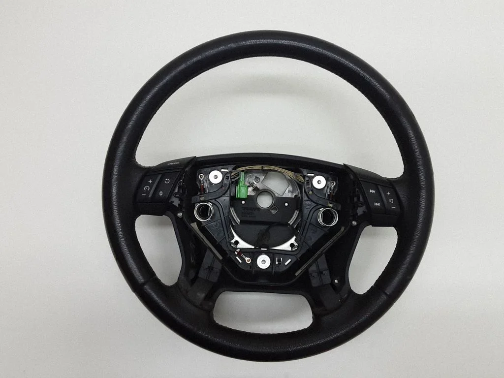 Steering wheel – Volvo XC90 (2003-2006)