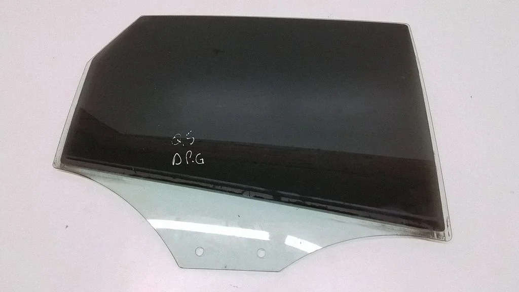 Rear door window glass – rear right