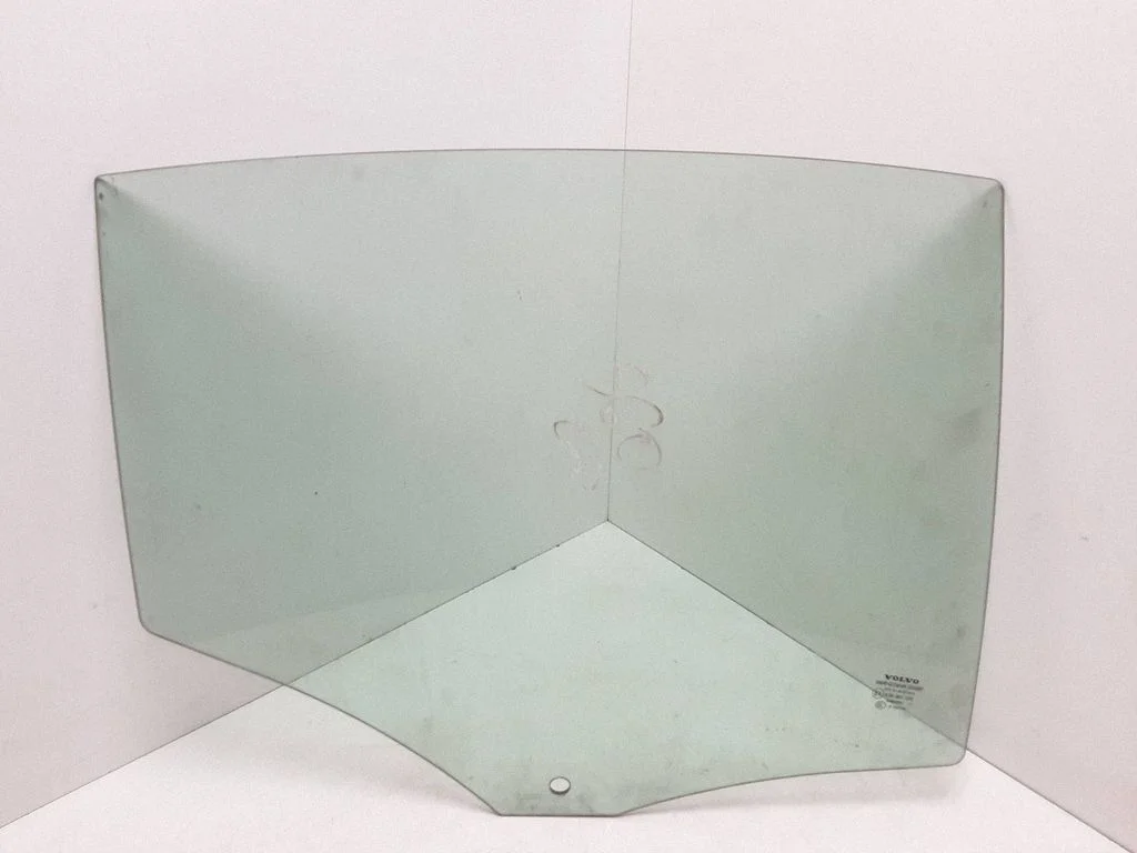 Rear door window glass – rear right