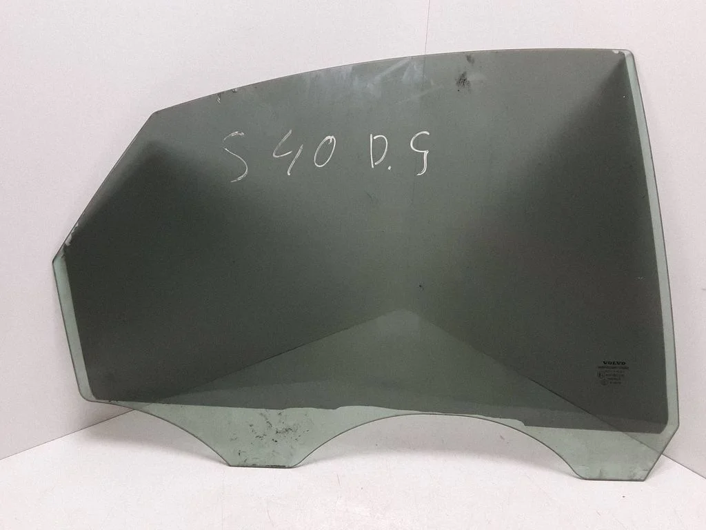 Rear door window glass – rear right