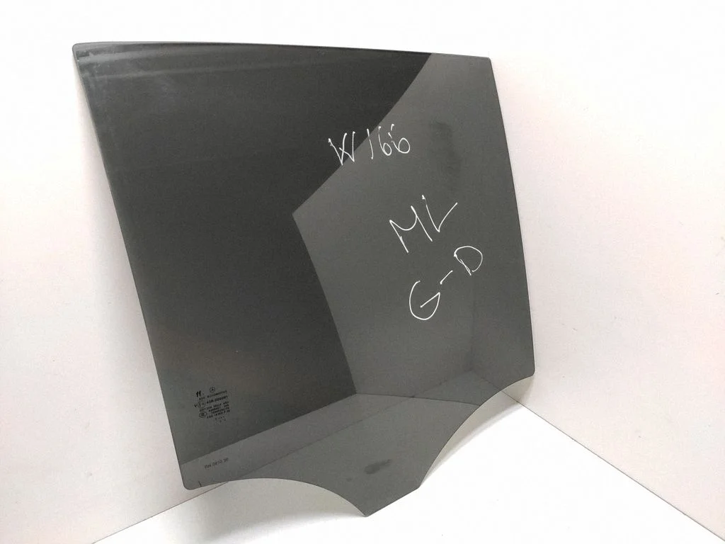 Rear door window glass 43R000091