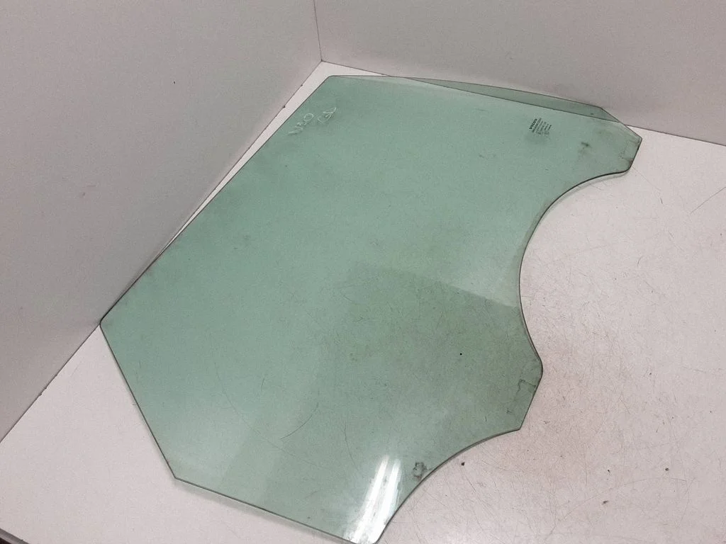 Rear door window glass – rear right