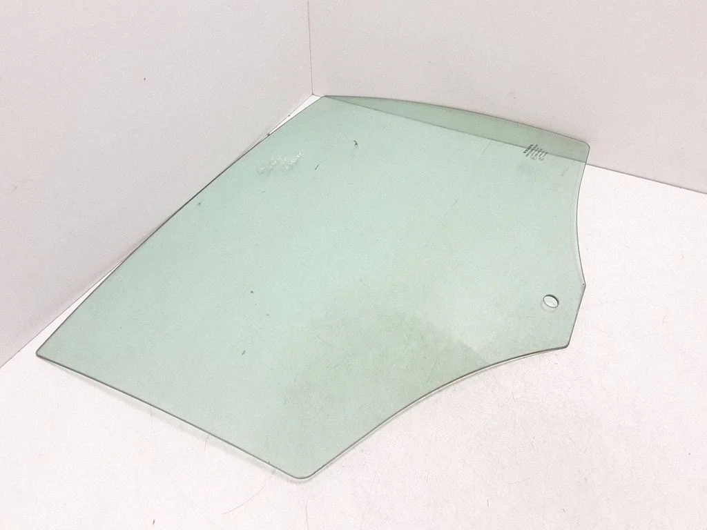 Rear door window glass – rear right