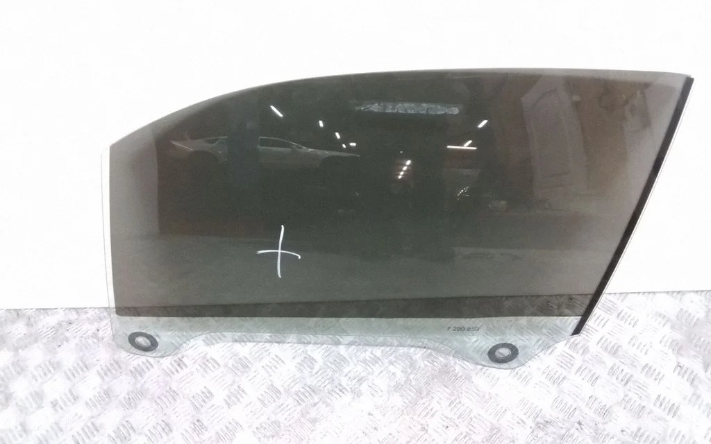 Galvenais priekšējo durvju stikls (četrdurvju) 7290859