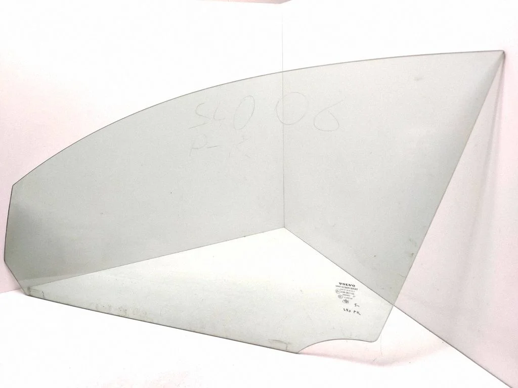 Front door window glass four-door 43R001106
