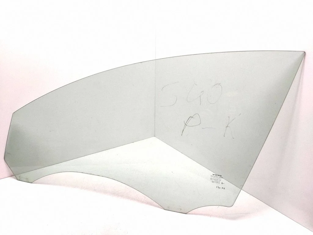 Front door window glass four-door – Volvo S40 (2004-2007)