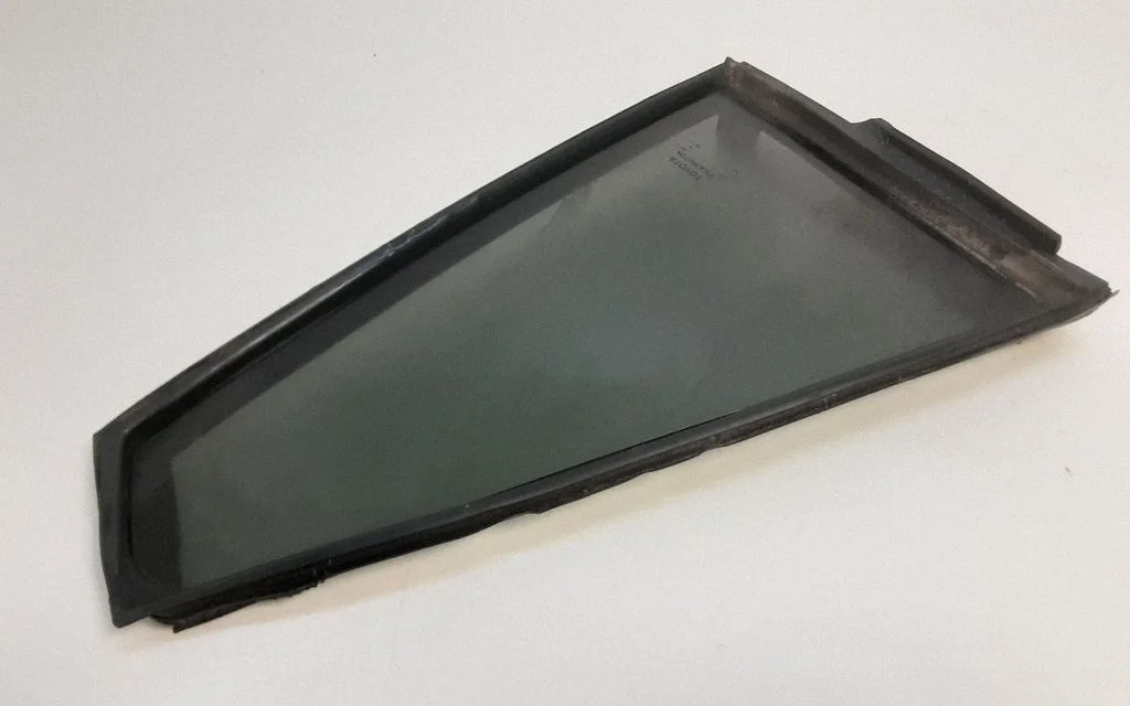 Rear vent window glass – Toyota RAV 4 (XA40) (2012-2018)