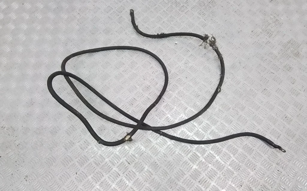 Positive cable (battery) – Rolls-Royce Silver Spur (1980-1998)
