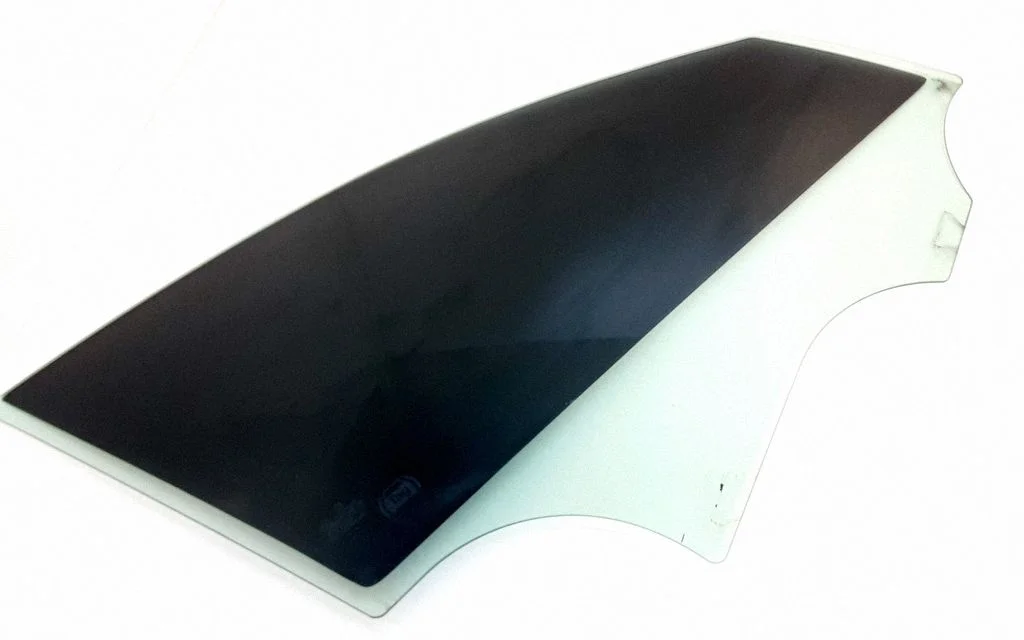 Front door window glass four-door – Mercedes-Benz C-Class W205 (2014-2021)