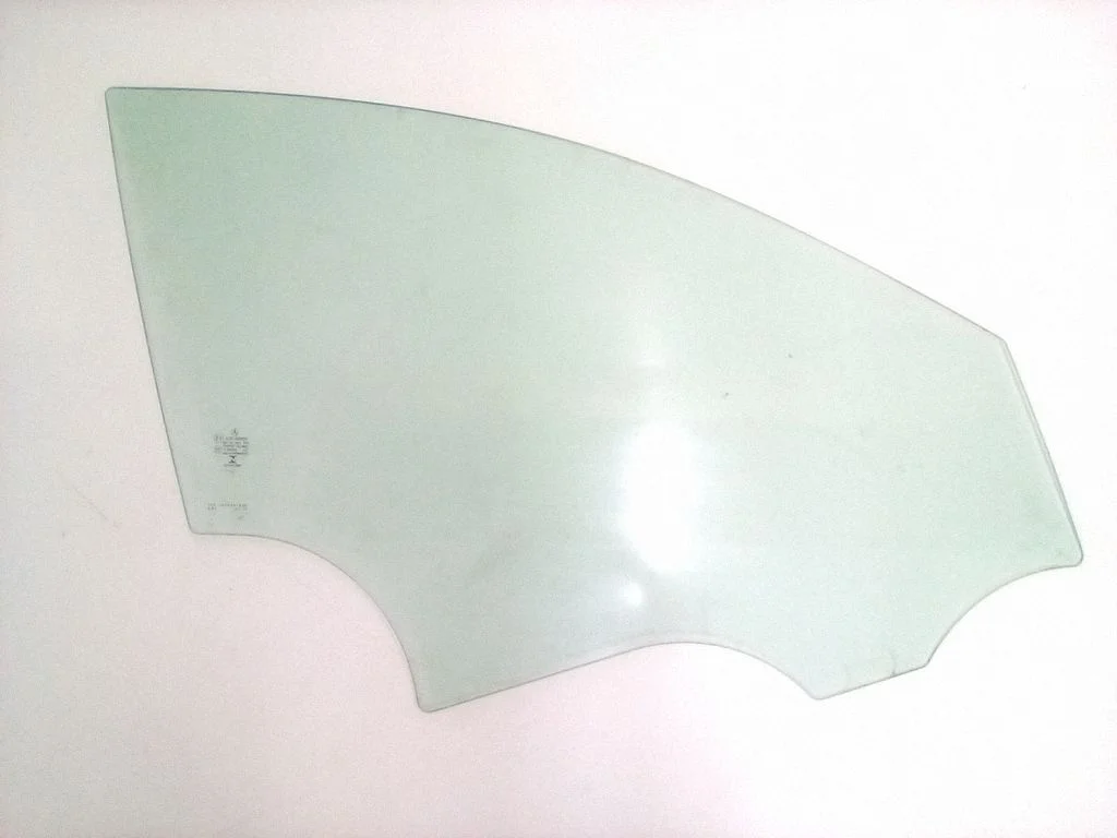 Front door window glass four-door – Mercedes-Benz C-Class W205 (2014-2021)