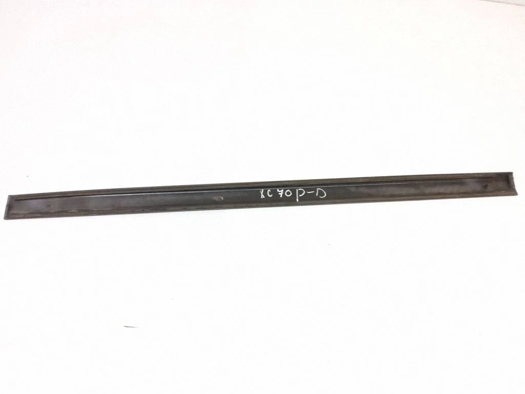 Esiukse liist (mold) – Volvo V70 (2005-2008)