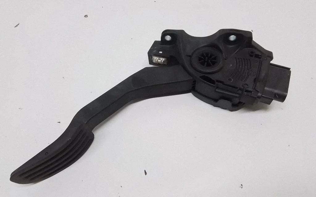 Accelerator throttle pedal 31329062