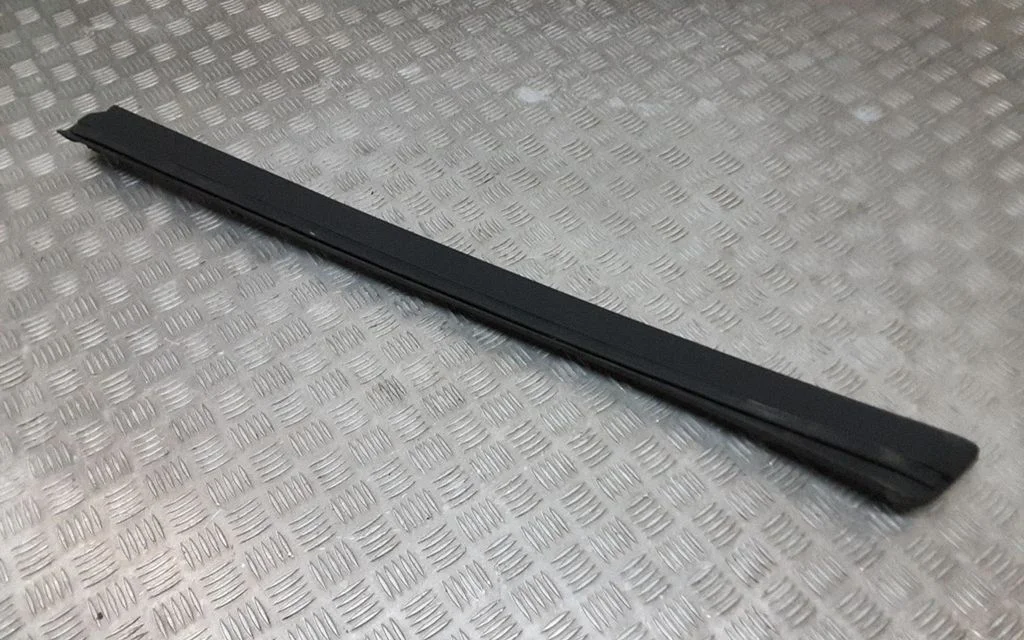 Front door trim (molding) 7573648020