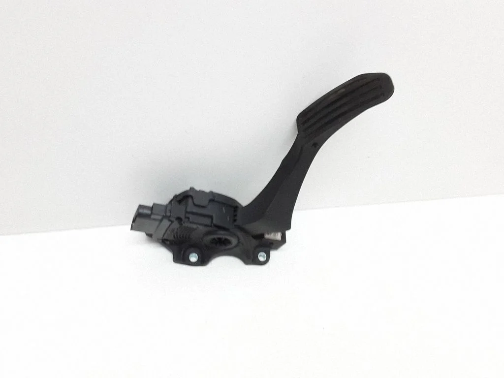 Accelerator throttle pedal 31329060