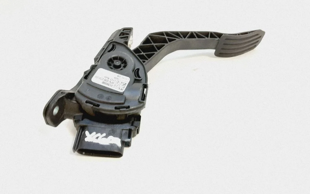 Accelerator throttle pedal 31290369