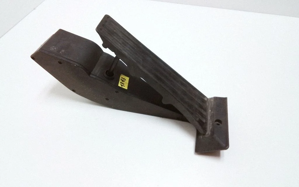 Accelerator throttle pedal 6766931