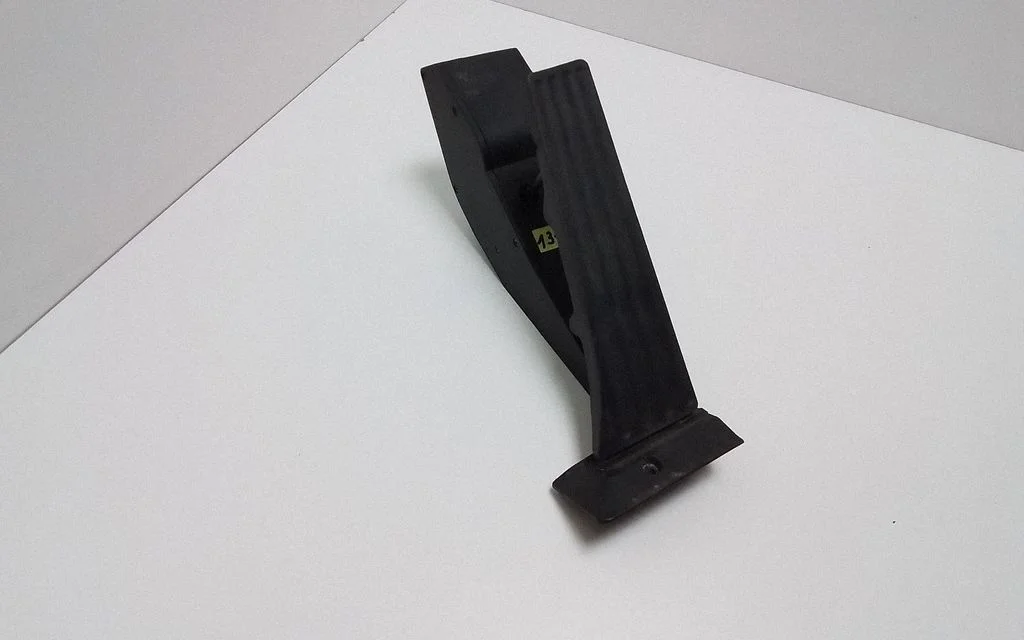 Gaasipedaal 6766930