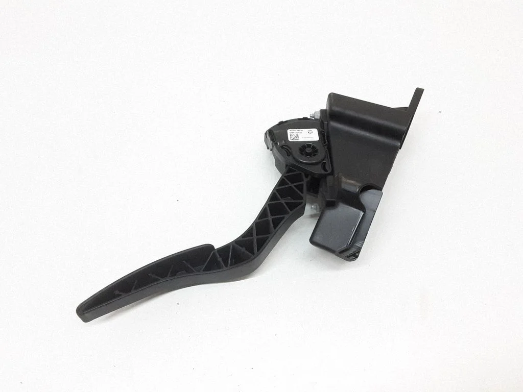 Accelerator throttle pedal 04861714AE