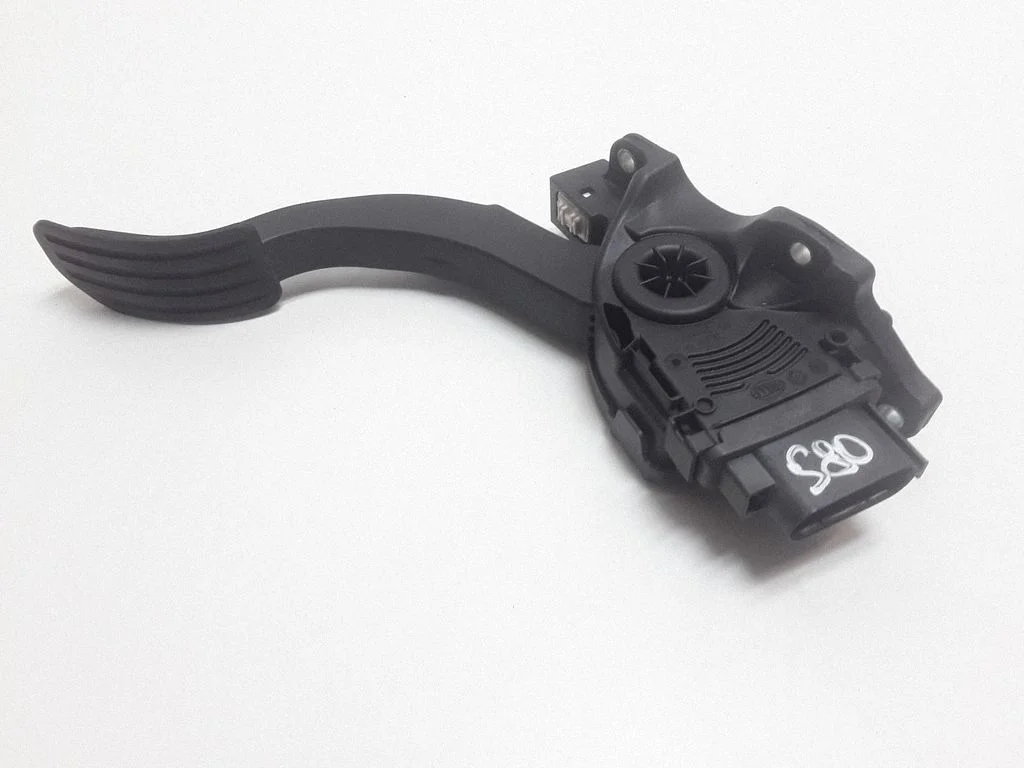 Accelerator throttle pedal 6G929F836BC