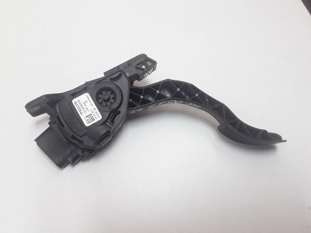 Accelerator throttle pedal – Volvo XC60 (2009-2013)