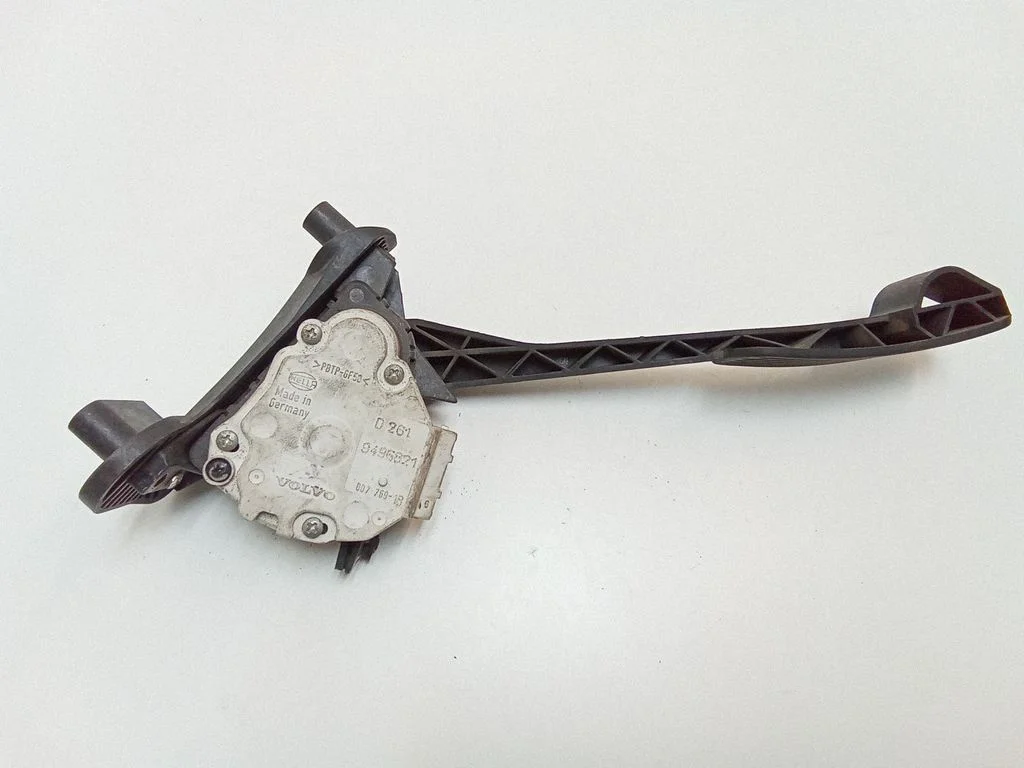 Accelerator throttle pedal – Volvo V70 (2000-2004)