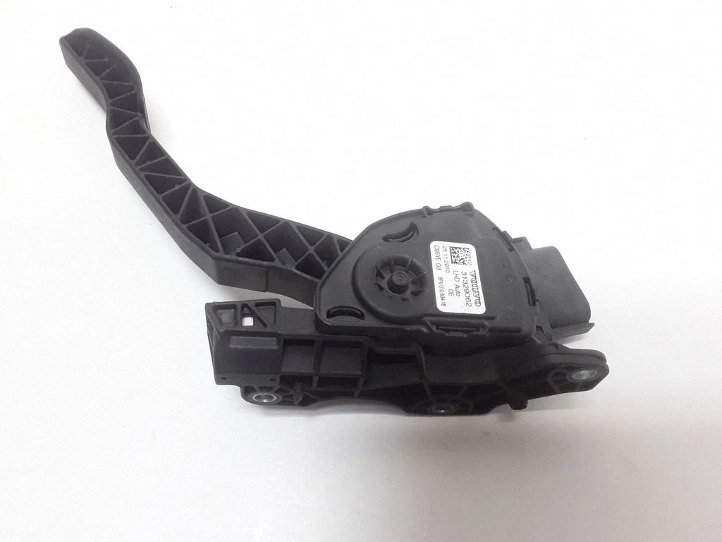 Accelerator throttle pedal – Volvo XC60 (2009-2013)