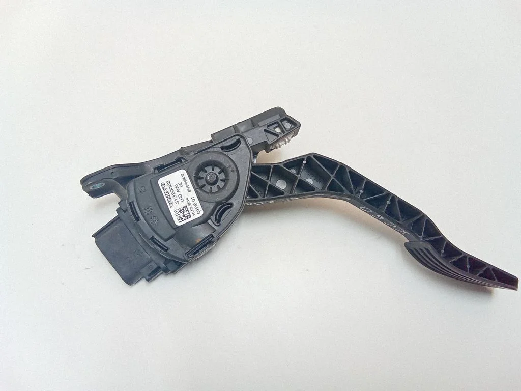 Accelerator throttle pedal – Volvo XC60 (2014-2016)