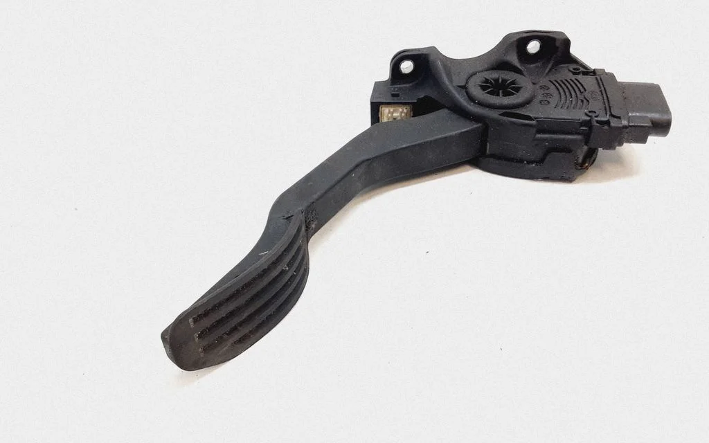 Accelerator throttle pedal – Volvo XC60 (2014-2016)