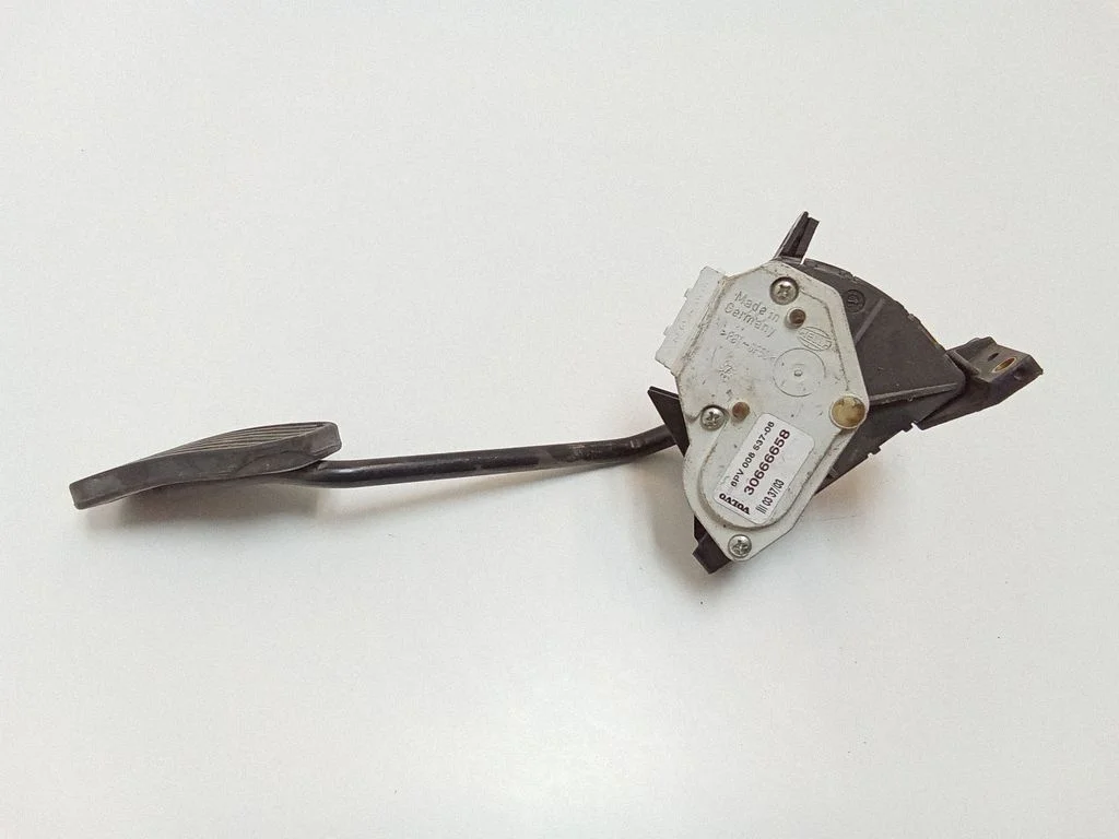 Accelerator throttle pedal 30666658