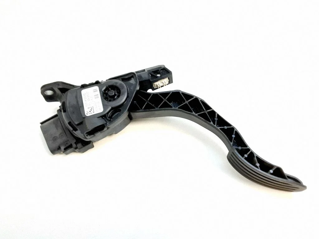 Accelerator throttle pedal – Volvo V70 (2005-2008)