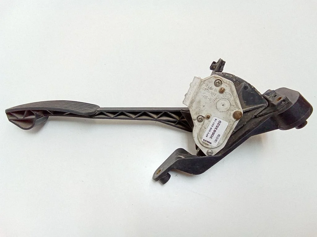 Accelerator throttle pedal 30683520