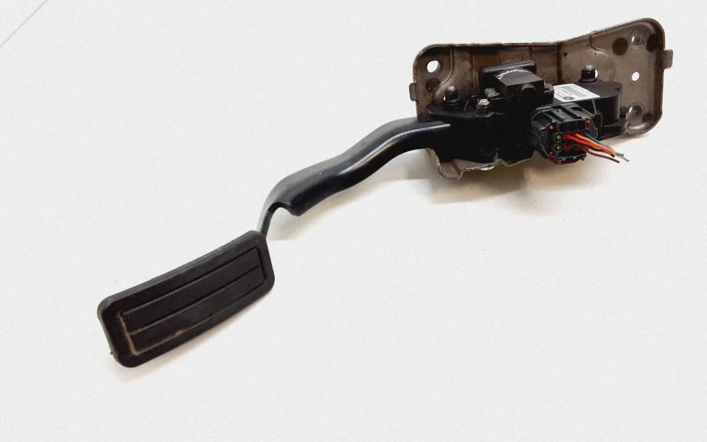 Accelerator throttle pedal SLC500021