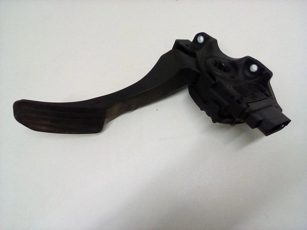Accelerator throttle pedal – Volvo XC60 (2009-2013)