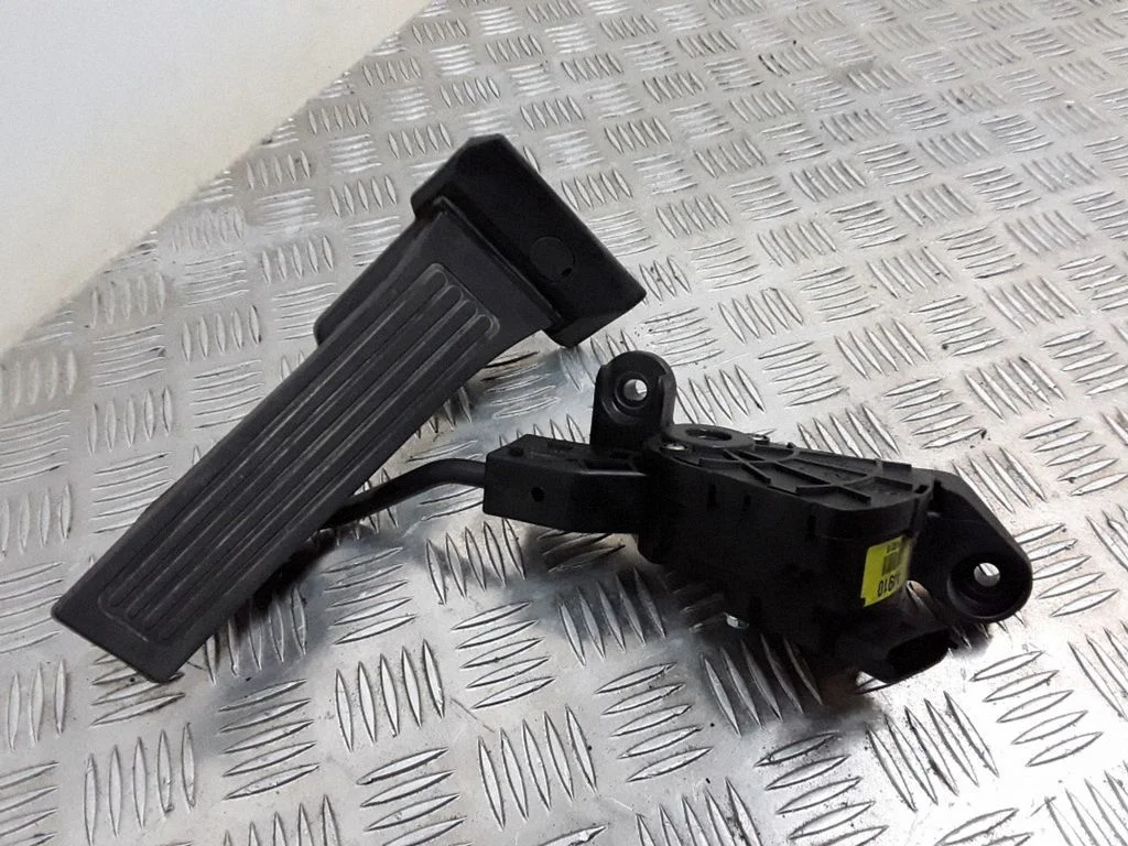 Accelerator throttle pedal 351904X700