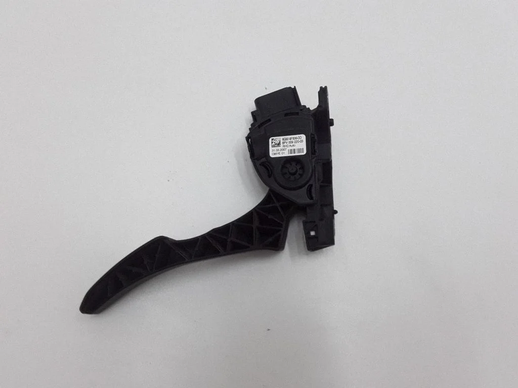 Accelerator throttle pedal – Volvo XC60 (2009-2013)