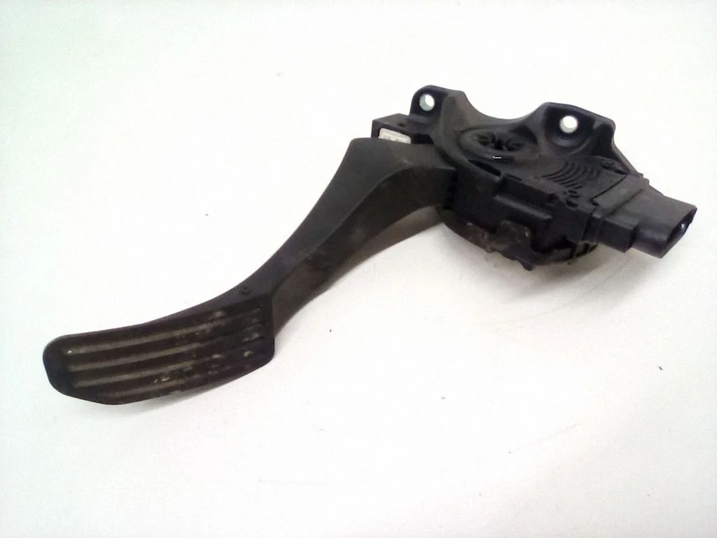 Accelerator throttle pedal – Volvo S80 (2007-2013)