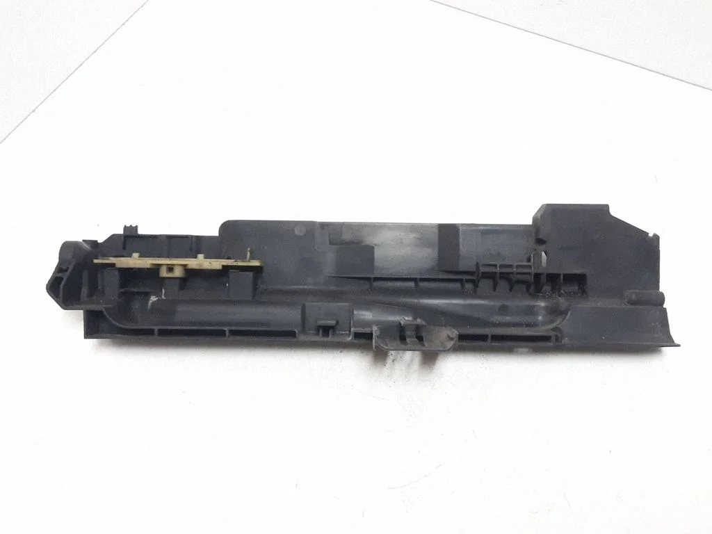 Radiator support slam panel bracket – BMW 3 Series E90 E91 (2005-2012)