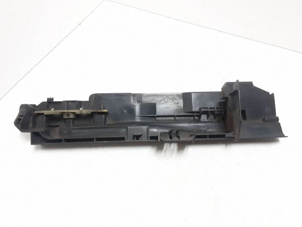 Radiator support slam panel bracket – BMW 3 Series E90 E91 (2005-2012)