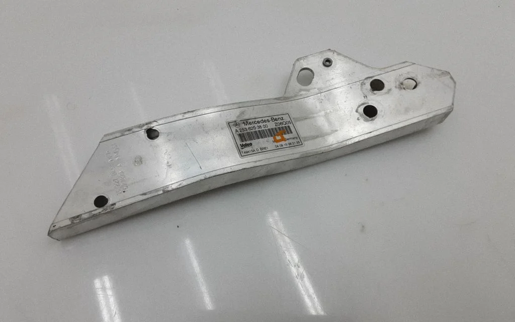 Radiator support slam panel bracket – Mercedes-Benz GLC-Class C253 (2016-)